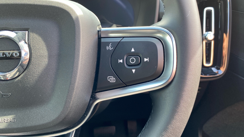 Volvo XC40 2.0 B4P Plus Dark 5dr Auto Petrol Estate